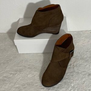 Lucky Brand Sumarah Brown Suede Wedge Ankle Booties Women’s Size 7B